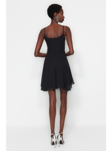 trendyol Kleid in Schwarz