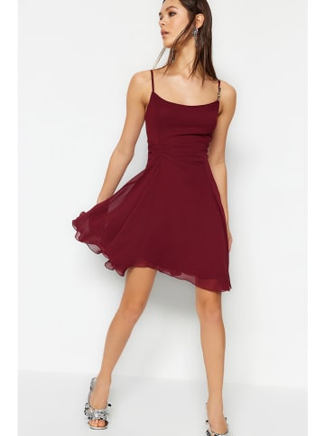 trendyol Kleid in Bordeaux