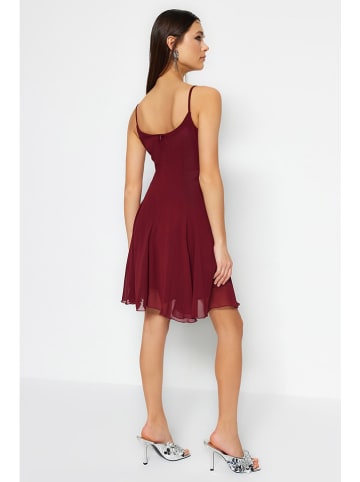 trendyol Kleid in Bordeaux