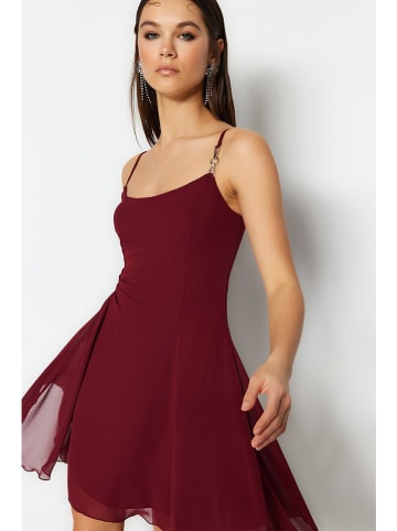 trendyol Kleid in Bordeaux