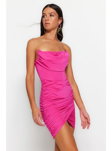 trendyol Sukienka w kolorze różowym