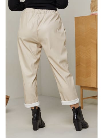 Curvy Lady Spodnie w kolorze beżowym ze skóry syntetycznej
