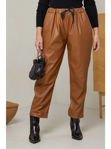 Curvy Lady Spodnie w kolorze karmelowym ze skóry syntetycznej