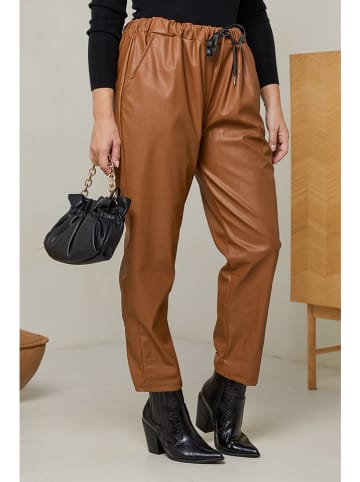 Curvy Lady Spodnie w kolorze karmelowym ze skóry syntetycznej