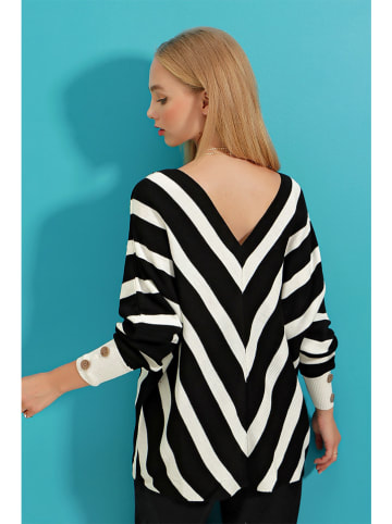 Trend Alaçatı Stili Sweter w kolorze czarno-białym