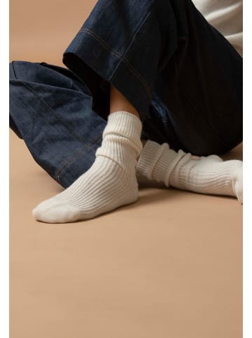 Perfect Cashmere Kaszmirowe skarpety "Molilou" w kolorze kremowym