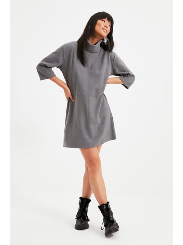 trendyol Kleid in Anthrazit