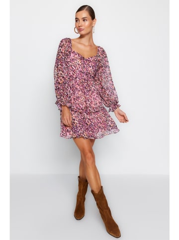 trendyol Kleid in Rosa