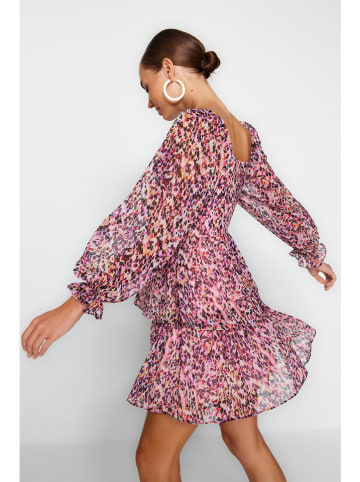 trendyol Kleid in Rosa