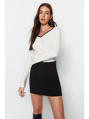 trendyol Sweter w kolorze białym