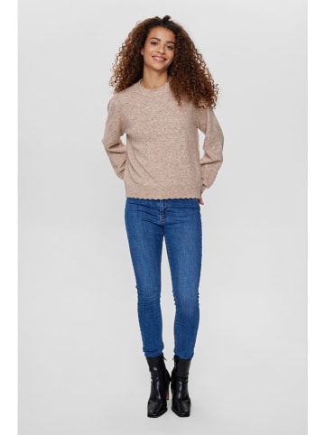 NÜMPH Sweter w kolorze beżowym