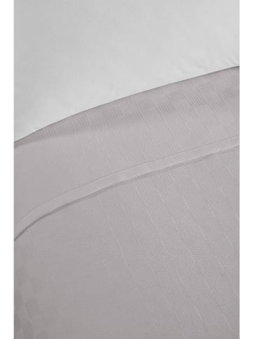 Elizabed Narzuta w kolorze kremowym na łóżko
