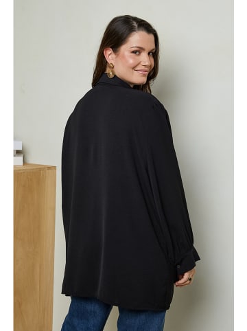 Curvy Lady Bluse in Schwarz