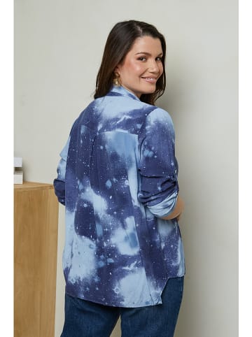 Curvy Lady Bluzka w kolorze niebieskim