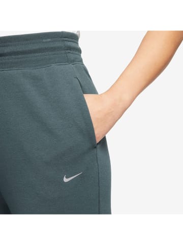 Nike Spodnie dresowe w kolorze zielonym