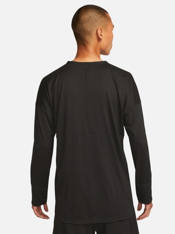 Nike Yoga-Shirt in Schwarz
