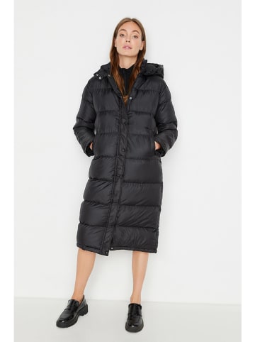 trendyol Wintermantel in Schwarz