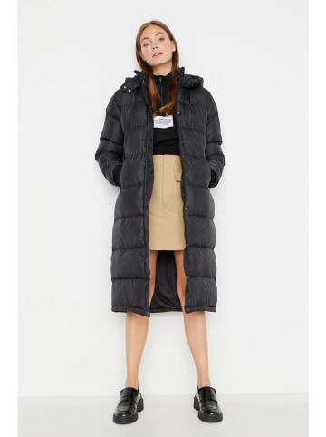 trendyol Wintermantel in Schwarz