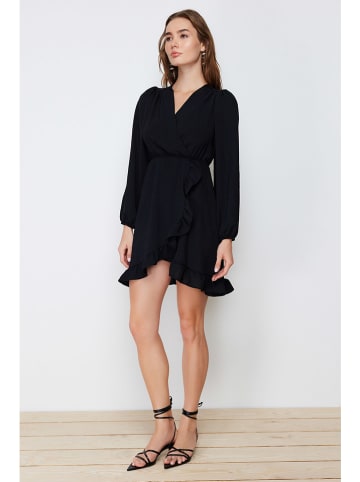 trendyol Kleid in Schwarz