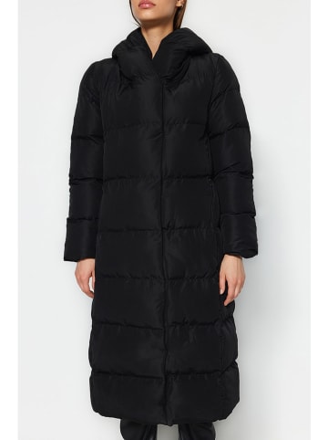 trendyol Wintermantel in Schwarz