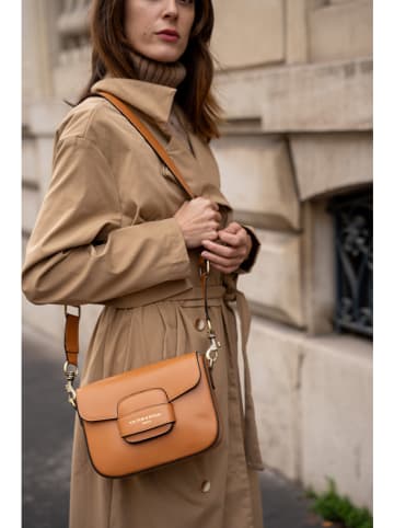 Victor & Hugo Paris Leder-Umhängetasche "Eliane" in Hellbraun - (B)25 x (H)16 x (T)6 cm