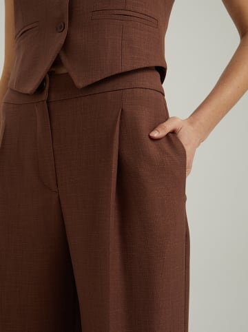 BGN Spodnie w kolorze brązowym