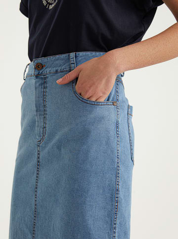 BGN Spódnica dżinsowa w kolorze błękitnym