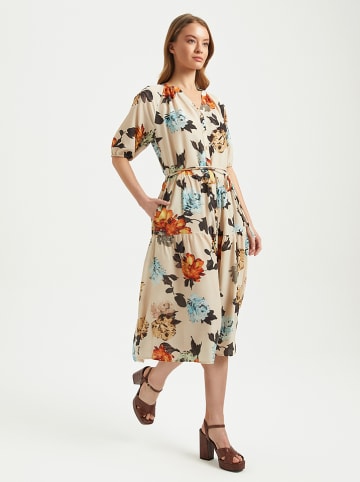 BGN Kleid in Beige
