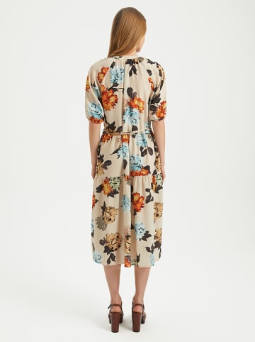 BGN Kleid in Beige