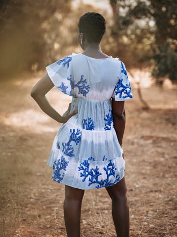 Isla Bonita by SIGRIS Sukienka w kolorze biało-niebieskim