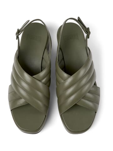 Camper Skórzane sandały w kolorze khaki na koturnie