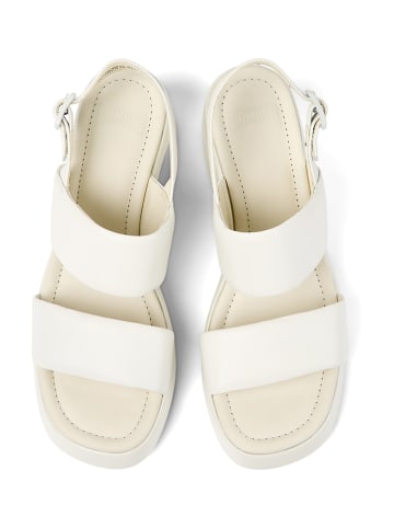 Camper Skórzane sandały w kolorze białym na koturnie