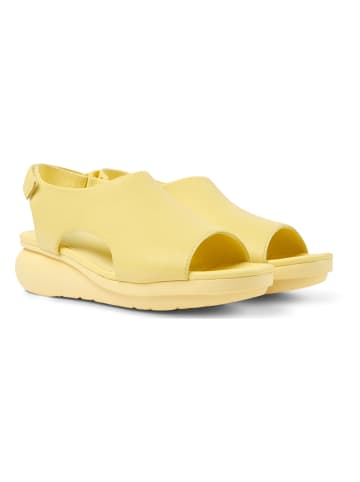 Camper Skórzane sandały w kolorze żółtym