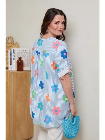 Curvy Lady Bluse in Hellblau/ Bunt