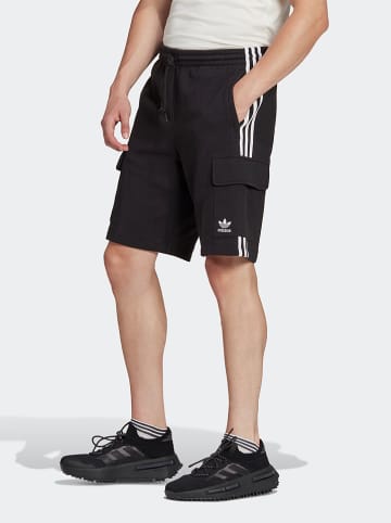 adidas Cargoshorts in Schwarz