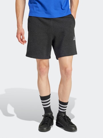 adidas Sweatshorts in Schwarz
