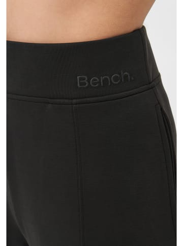 Bench Spodnie dresowe "Aeria" w kolorze czarnym