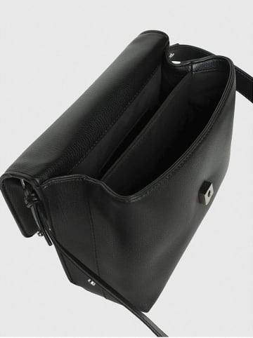 Calvin Klein Umhängetasche in Schwarz - (B)22 x (H)18 x (T)8,5 cm