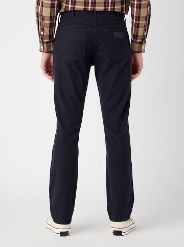 Wrangler Spodnie - Regular fit - w kolorze granatowym
