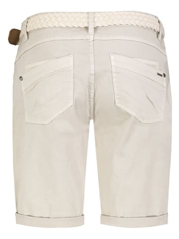 Stitch & Soul Bermudas in Creme