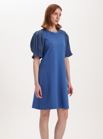 BGN Sukienka w kolorze niebieskim