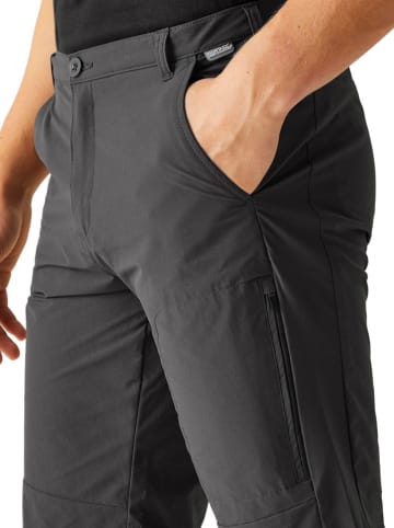 Regatta Funktionsbermudas "Highton" in Schwarz