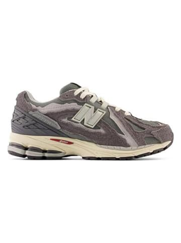 New Balance Leder-Sneakers "M2002RFB" in Grau