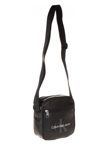 Calvin Klein Umhängetasche in Schwarz - (L)18 x (B)18 x (T)7 cm