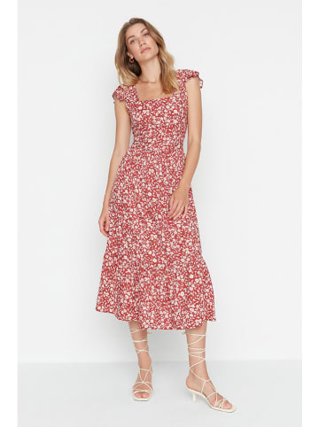 trendyol Kleid in Rot/ Creme