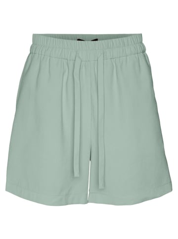 Vero Moda Shorts in HellgrÃ¼n