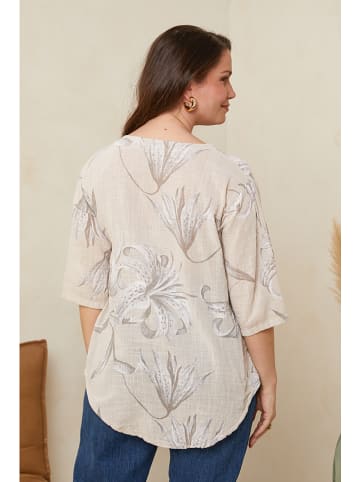 Curvy Lady Bluse in Beige