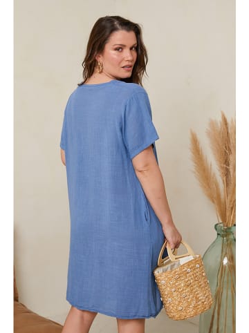 Curvy Lady Kleid in Hellblau