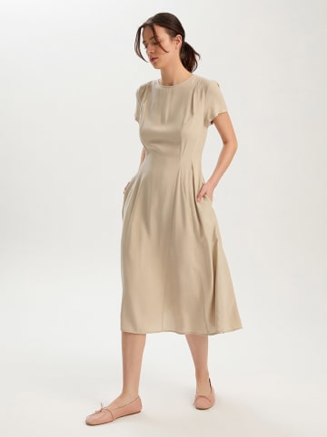 BGN Kleid in Beige