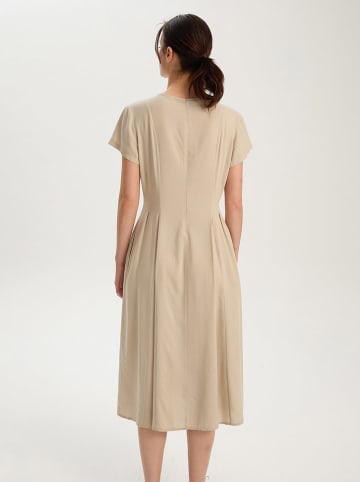 BGN Kleid in Beige